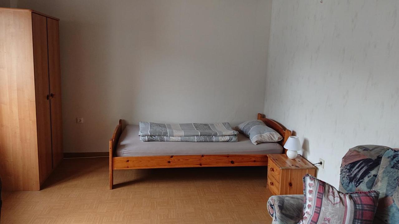 Ferienwohnung Linde - Marburg Biedenkopf Mit 5 Zimmer Und Balkon Frechenhausen Exterior photo